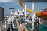 Norwegian Epic - vista dei ponti superiori area piscine